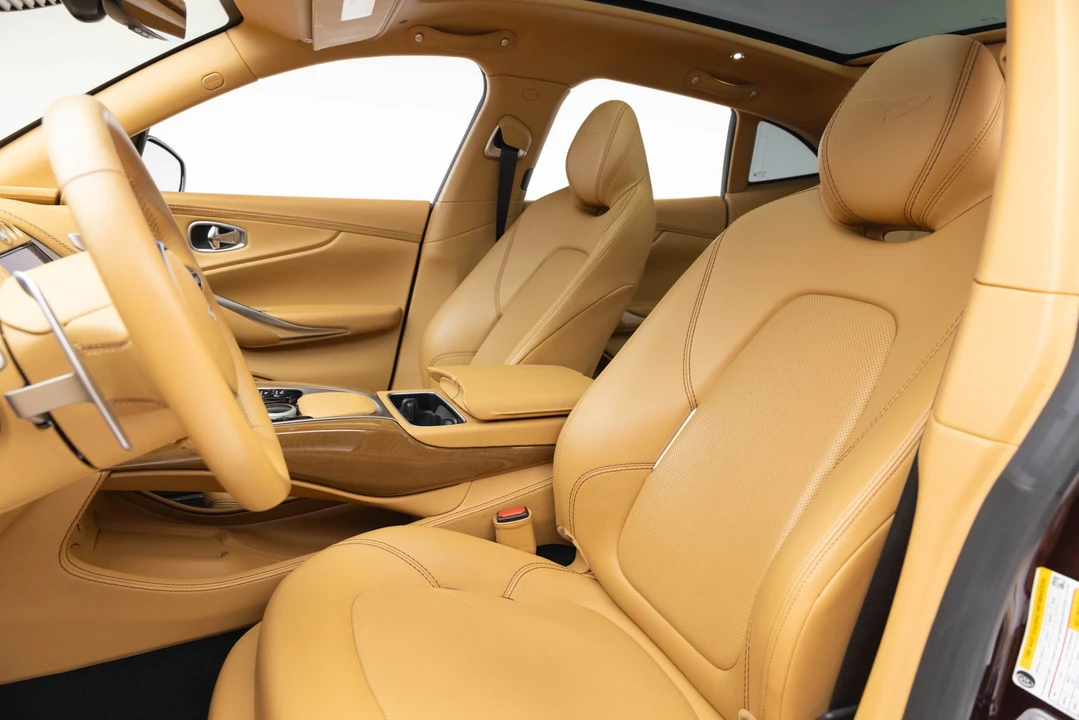 2021 Aston Martin DBX - Image 31 of 31