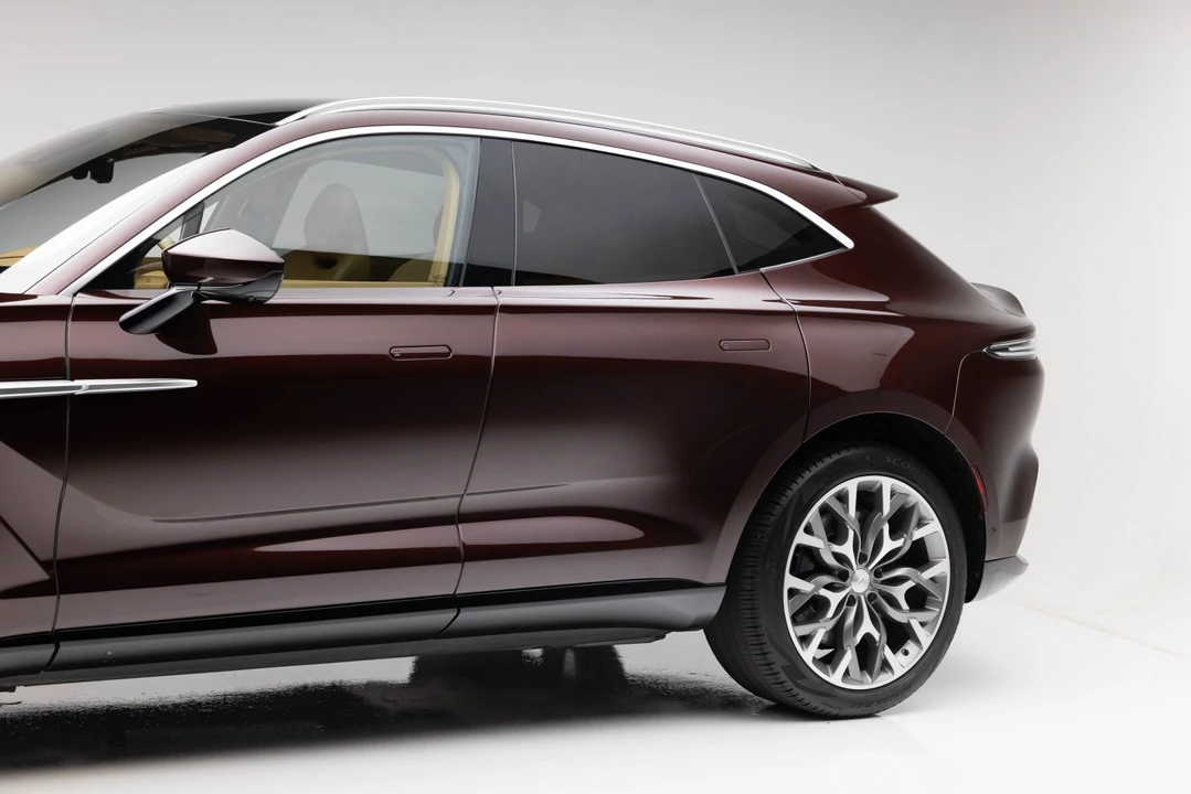 2021 Aston Martin DBX - Image 21 of 31