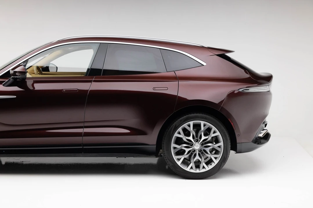 2021 Aston Martin DBX - Image 25 of 31
