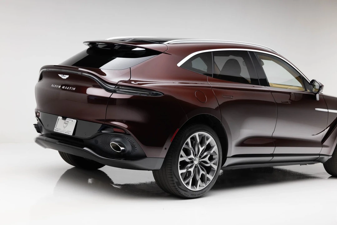 2021 Aston Martin DBX - Image 14 of 31