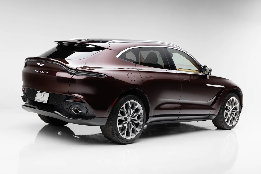 2021 Aston Martin DBX - Image 7 of 31