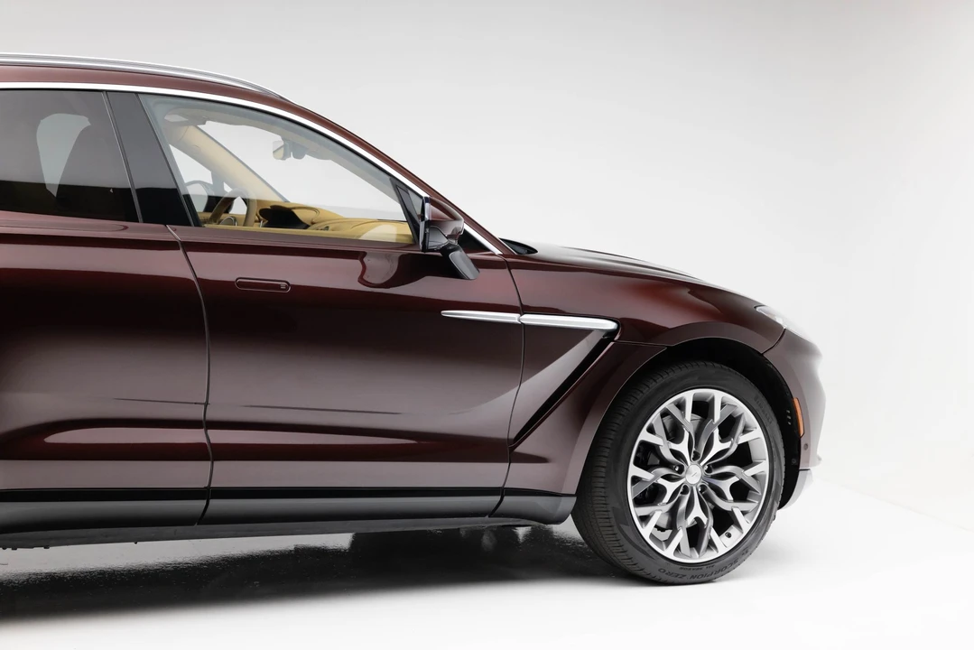 2021 Aston Martin DBX - Image 19 of 31
