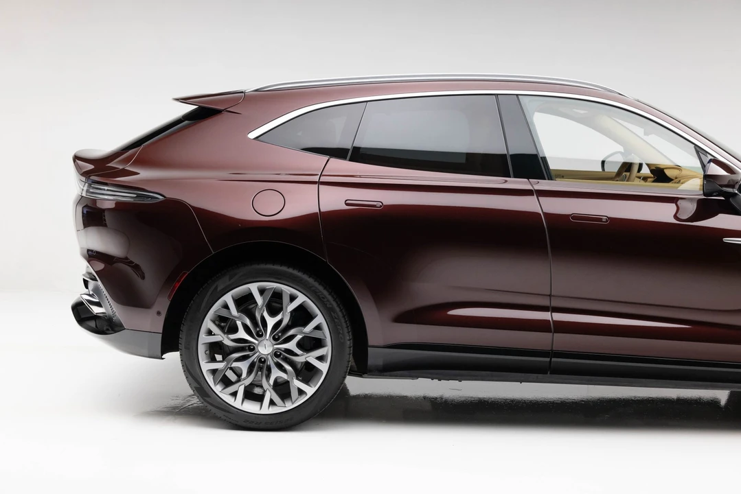 2021 Aston Martin DBX - Image 24 of 31