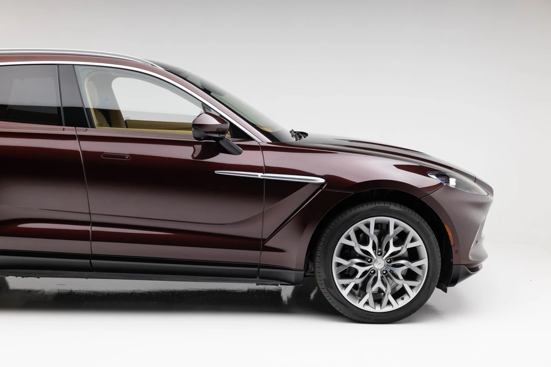 2021 Aston Martin DBX - Image 23 of 31