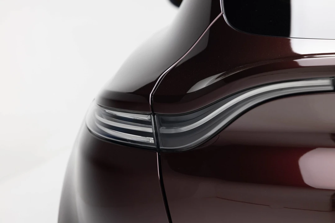 2021 Aston Martin DBX - Image 16 of 31