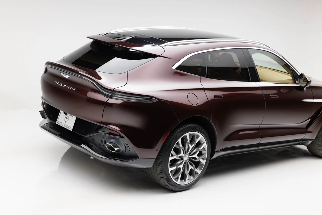 2021 Aston Martin DBX - Image 15 of 31