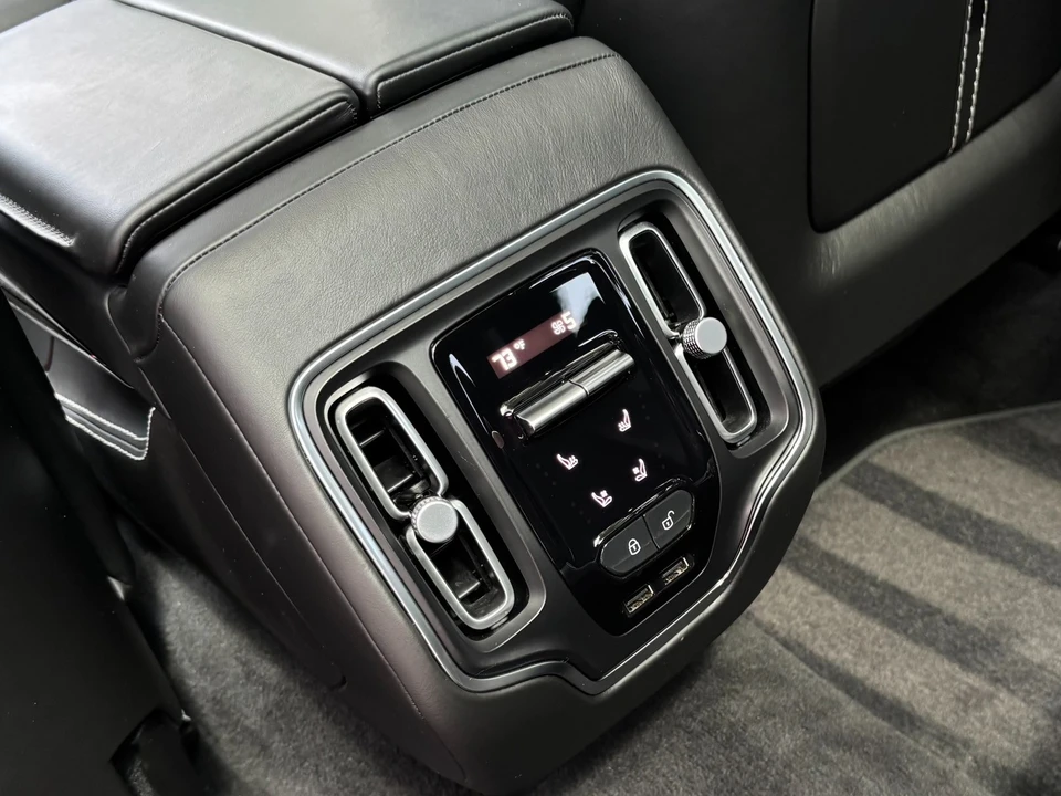 2021 Aston Martin DBX - Image 21 of 31