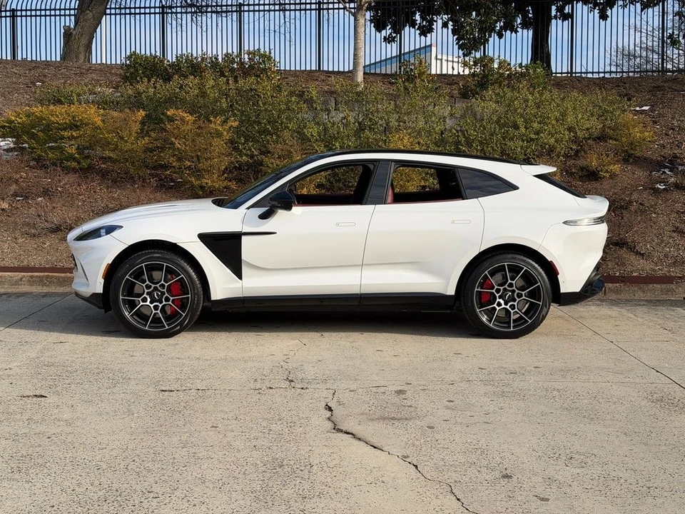 2021 Aston Martin DBX - Image 17 of 21