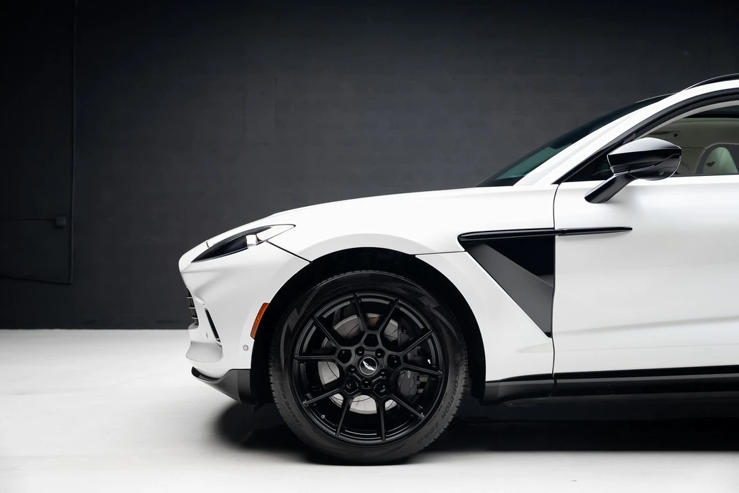2021 Aston Martin DBX - Image 17 of 21