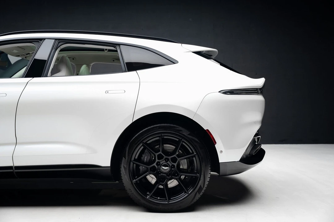 2021 Aston Martin DBX - Image 19 of 21