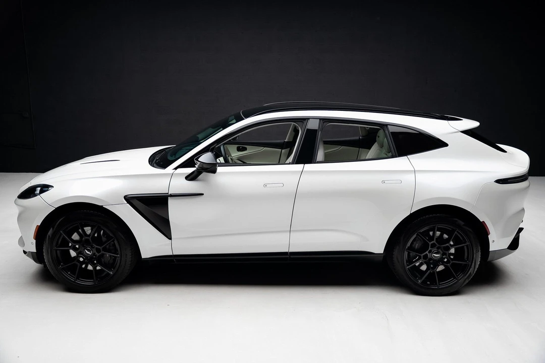 2021 Aston Martin DBX - Image 15 of 21