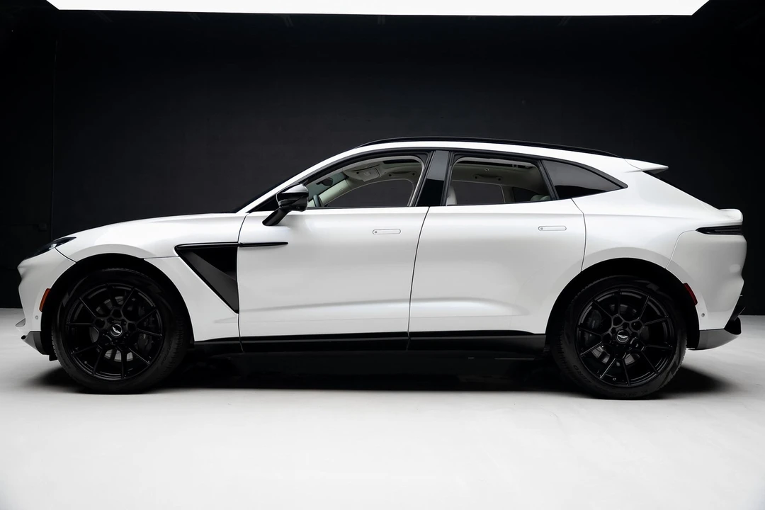 2021 Aston Martin DBX - Image 16 of 21
