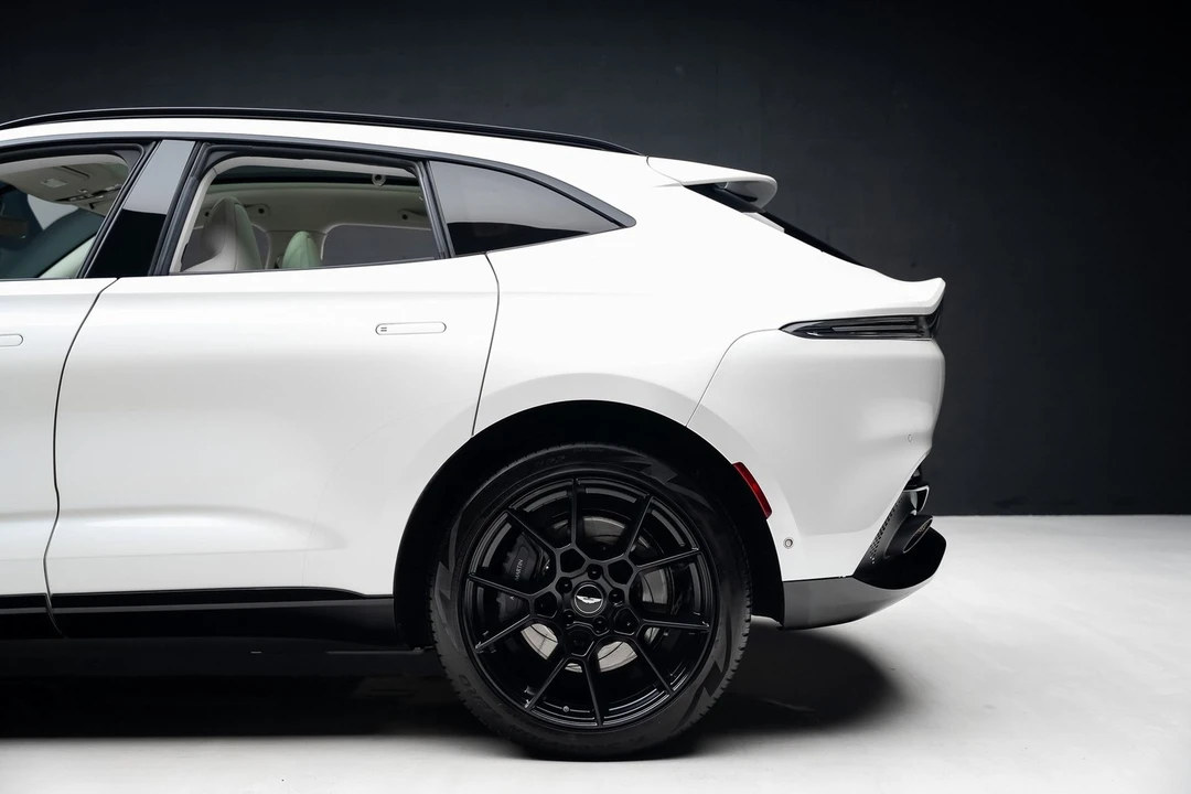 2021 Aston Martin DBX - Image 19 of 21