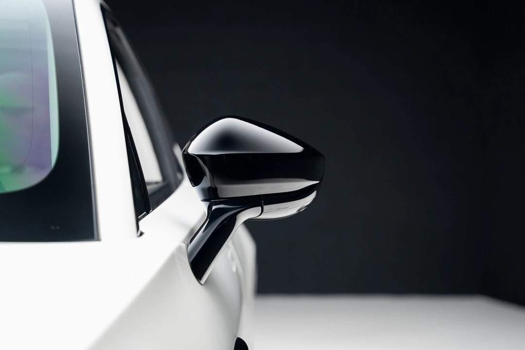 2021 Aston Martin DBX - Image 14 of 21