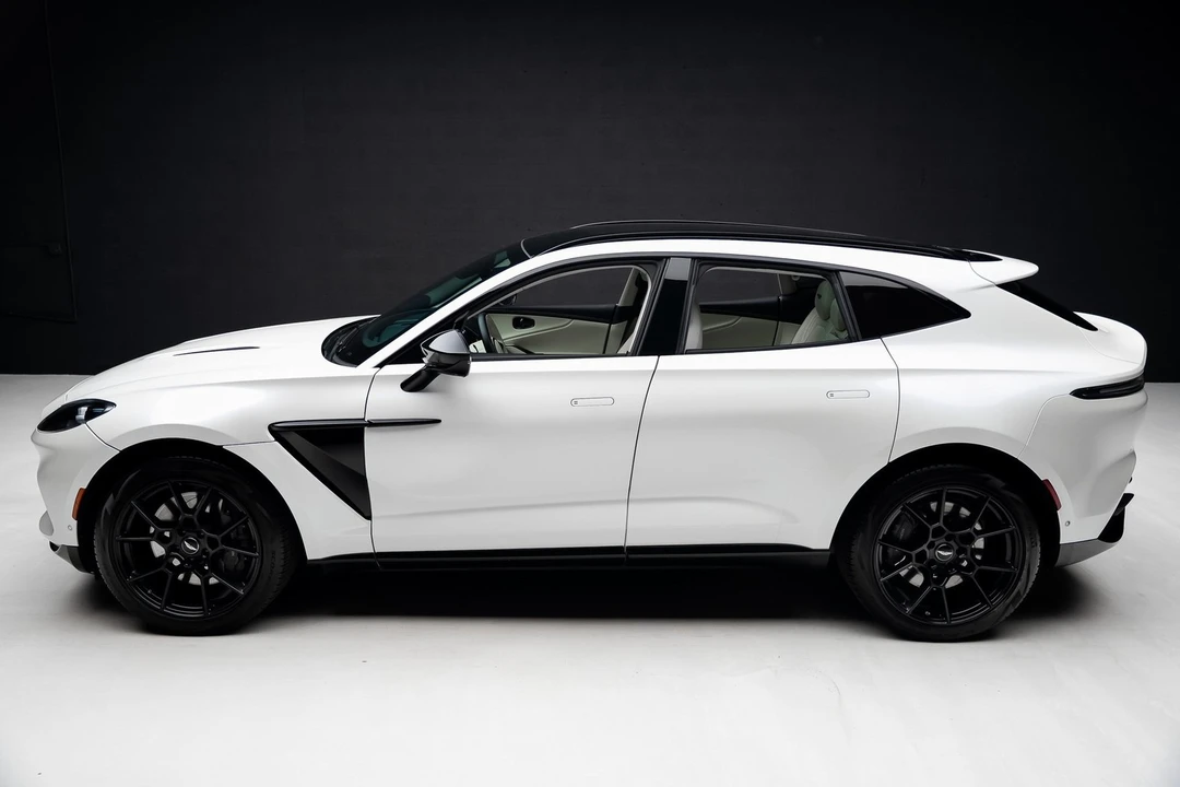 2021 Aston Martin DBX - Image 15 of 21
