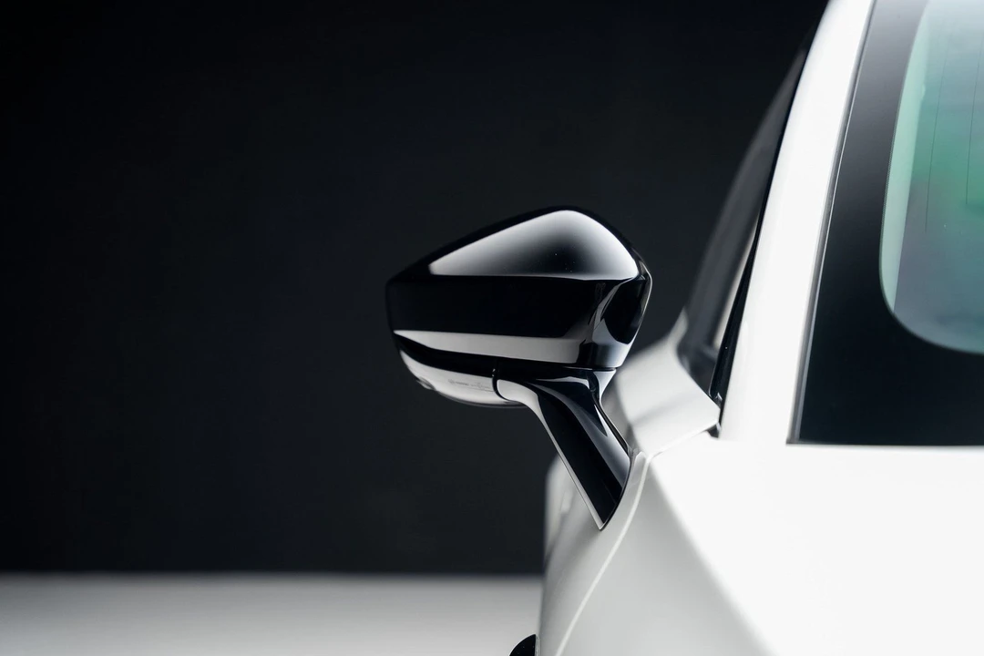 2021 Aston Martin DBX - Image 13 of 21
