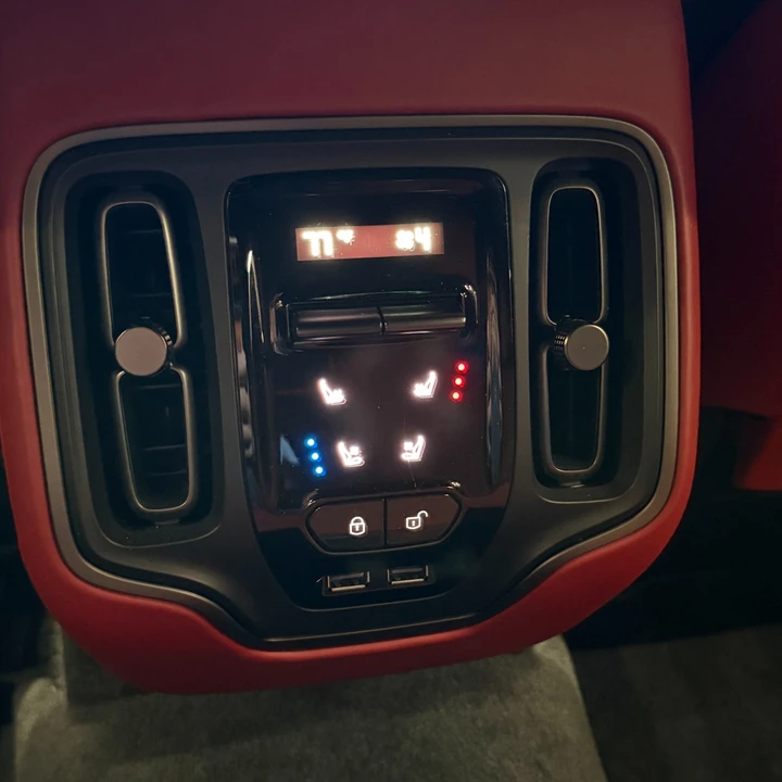 2021 Aston Martin DBX - Image 17 of 20