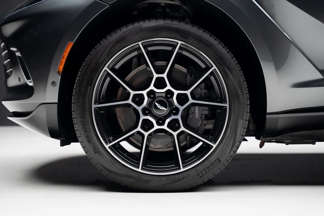2021 Aston Martin DBX - Image 18 of 21