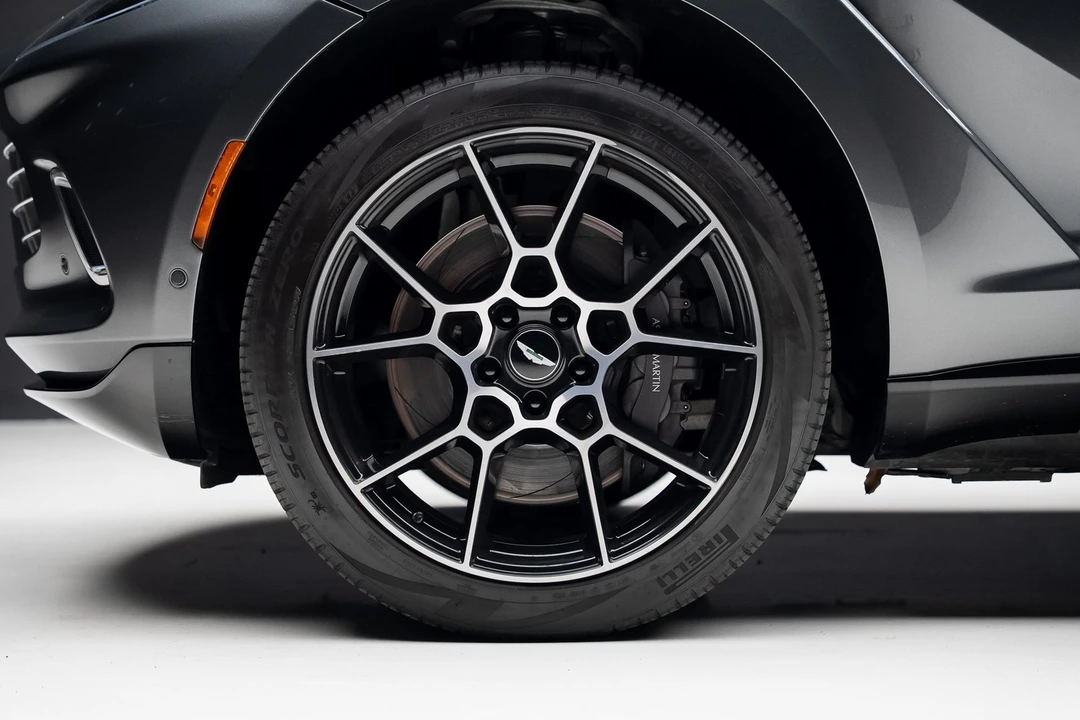 2021 Aston Martin DBX - Image 18 of 21
