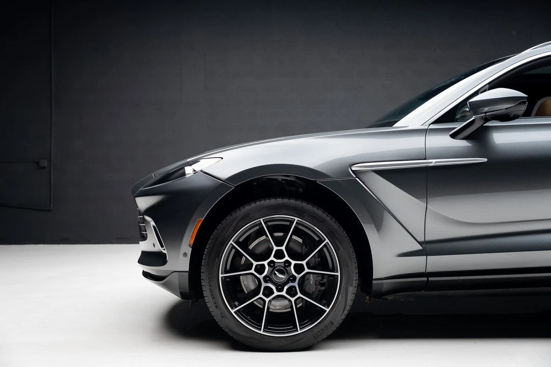 2021 Aston Martin DBX - Image 17 of 21
