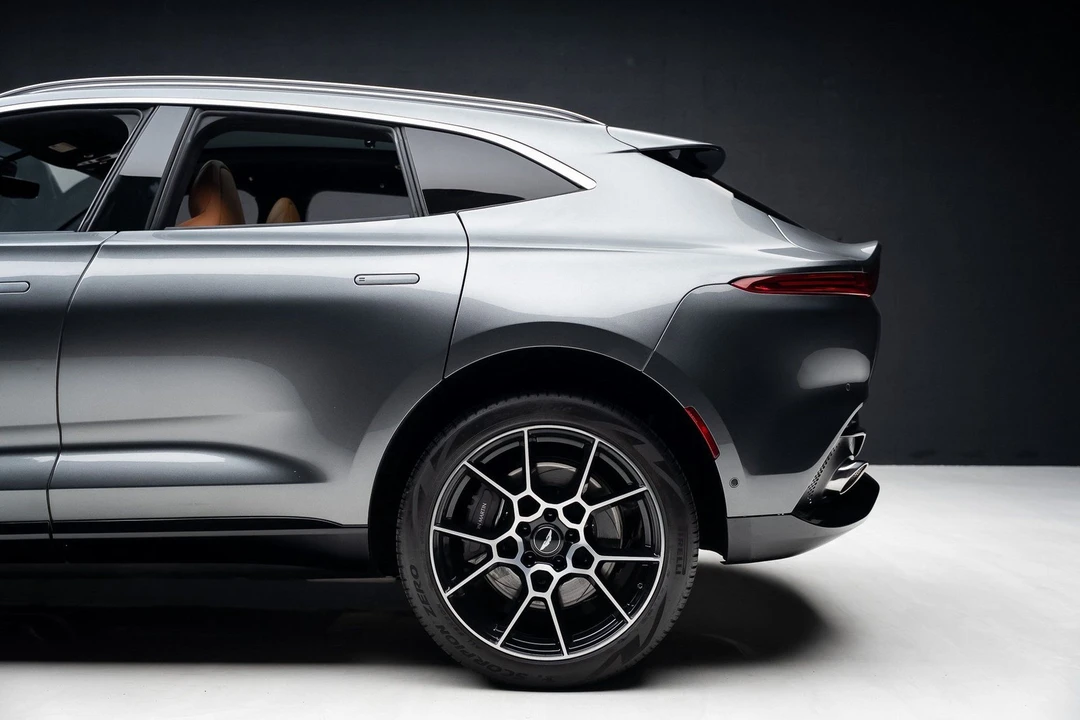 2021 Aston Martin DBX - Image 19 of 21