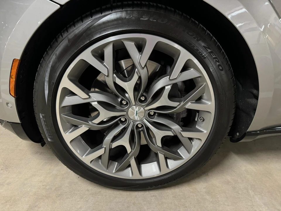 2021 Aston Martin DBX - Image 25 of 31