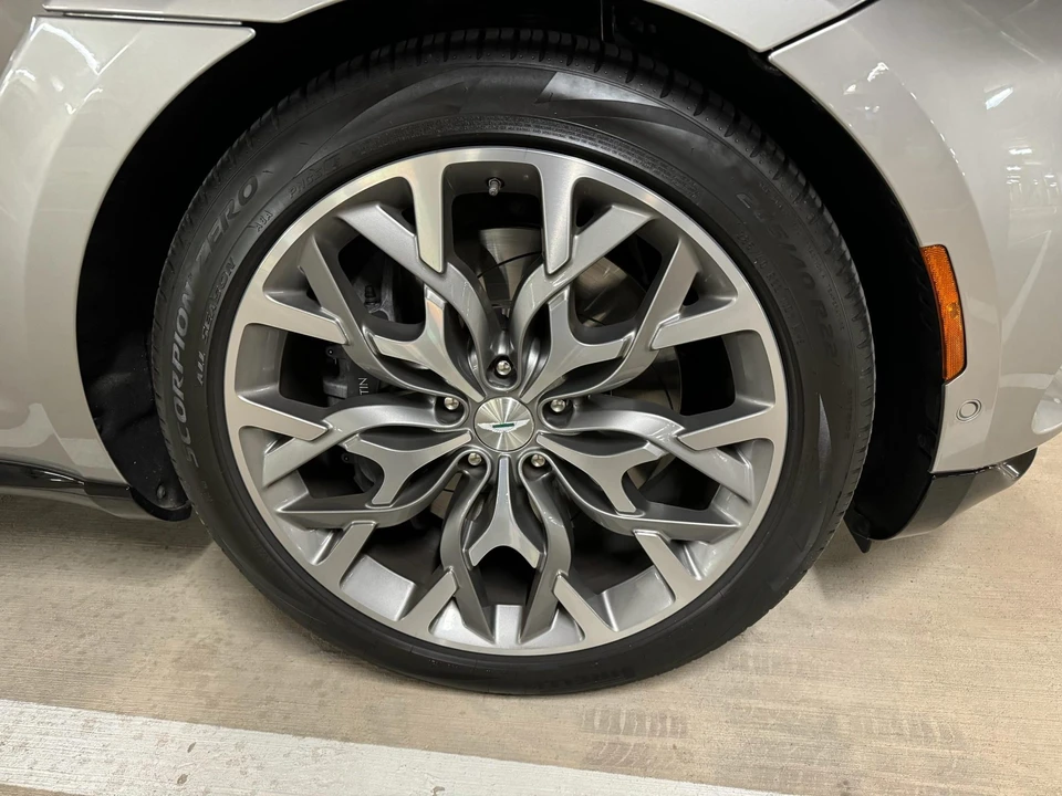 2021 Aston Martin DBX - Image 27 of 31