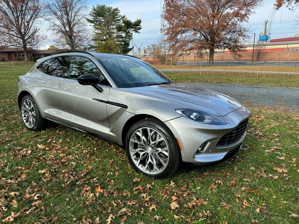 2021 Aston Martin DBX - Image 8 of 31
