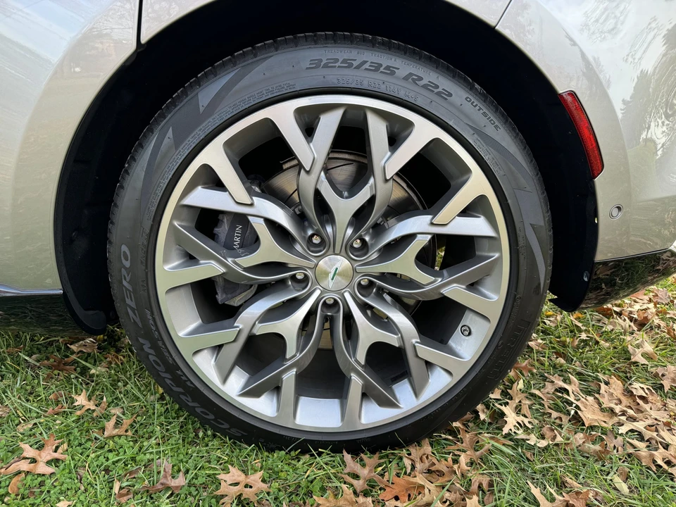 2021 Aston Martin DBX - Image 24 of 31