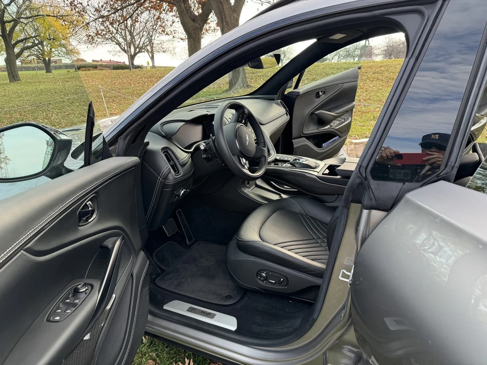 2021 Aston Martin DBX - Image 28 of 31