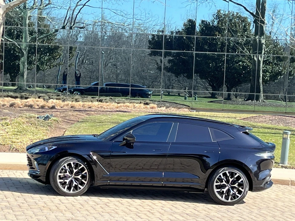 2021 Aston Martin DBX - Image 11 of 31