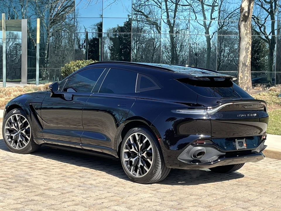 2021 Aston Martin DBX - Image 15 of 31