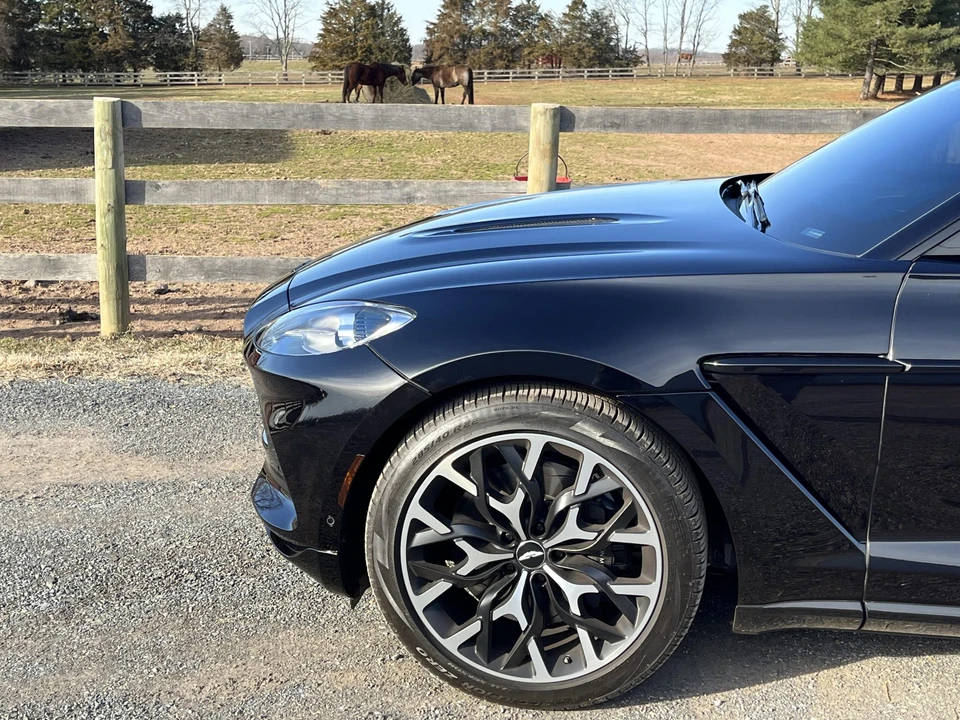 2021 Aston Martin DBX - Image 29 of 31