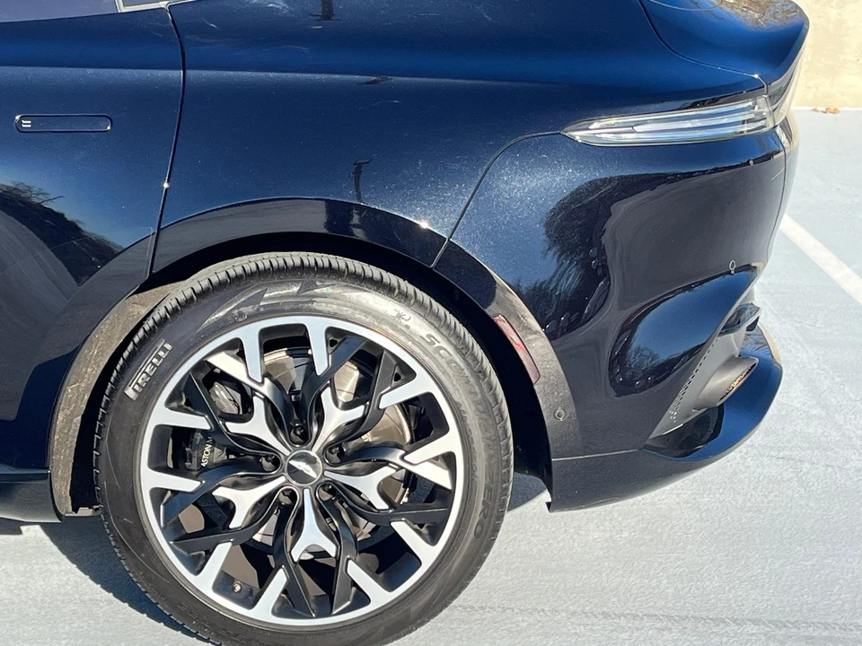 2021 Aston Martin DBX - Image 29 of 31