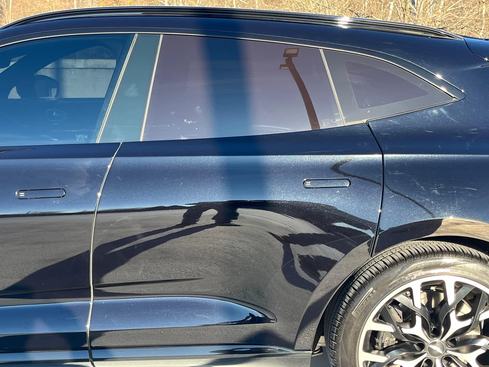 2021 Aston Martin DBX - Image 28 of 31