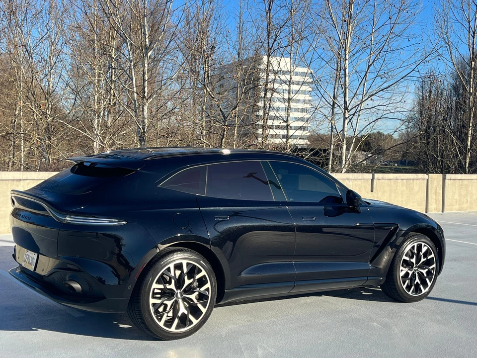 2021 Aston Martin DBX - Image 14 of 31
