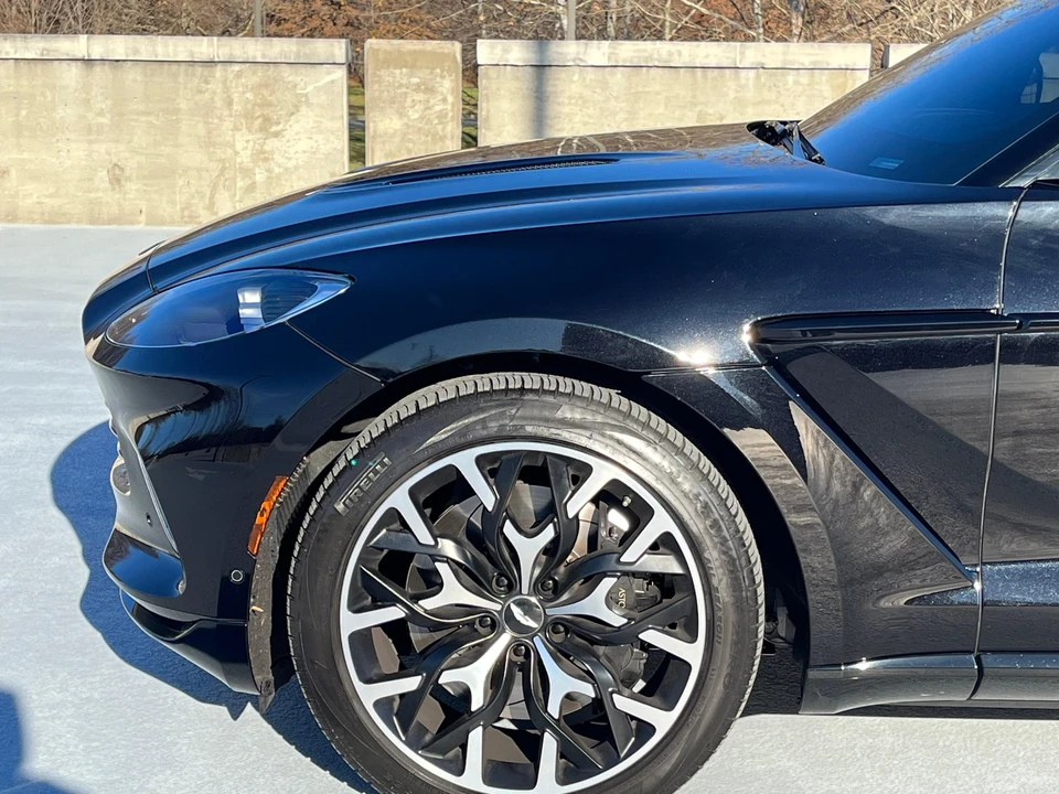 2021 Aston Martin DBX - Image 26 of 31