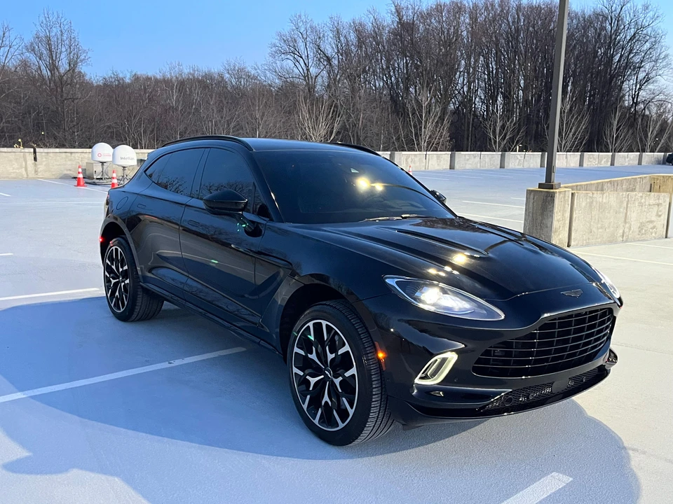 2021 Aston Martin DBX - Image 17 of 31