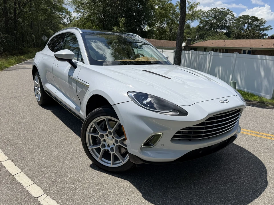2021 Aston Martin DBX - Image 23 of 31