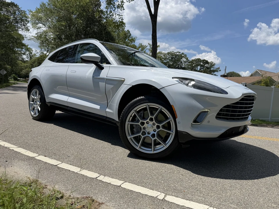 2021 Aston Martin DBX - Image 30 of 31