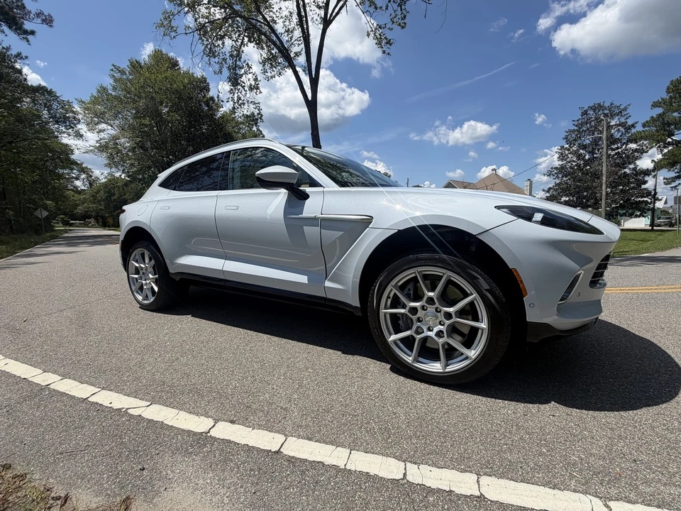 2021 Aston Martin DBX - Image 29 of 31