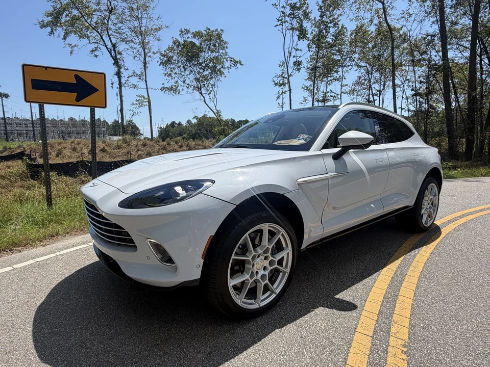 2021 Aston Martin DBX - Image 18 of 31