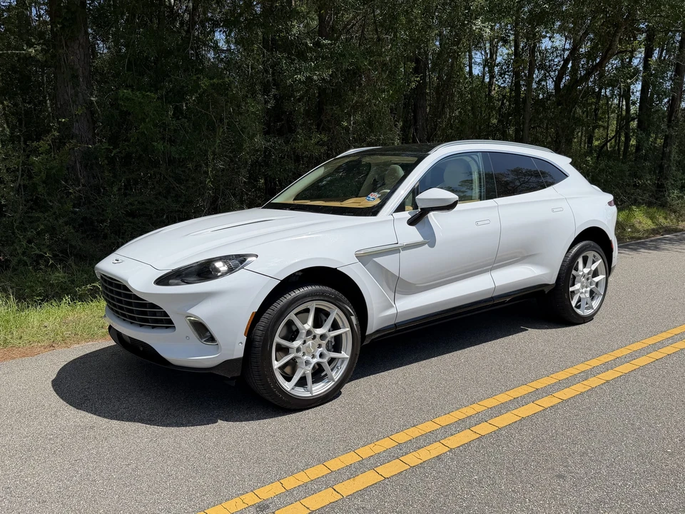 2021 Aston Martin DBX - Image 12 of 31
