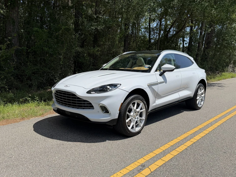 2021 Aston Martin DBX - Image 10 of 31