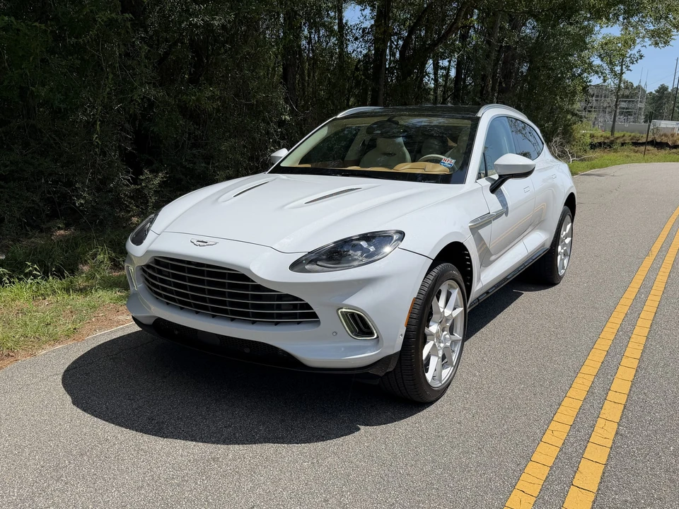 2021 Aston Martin DBX - Image 9 of 31