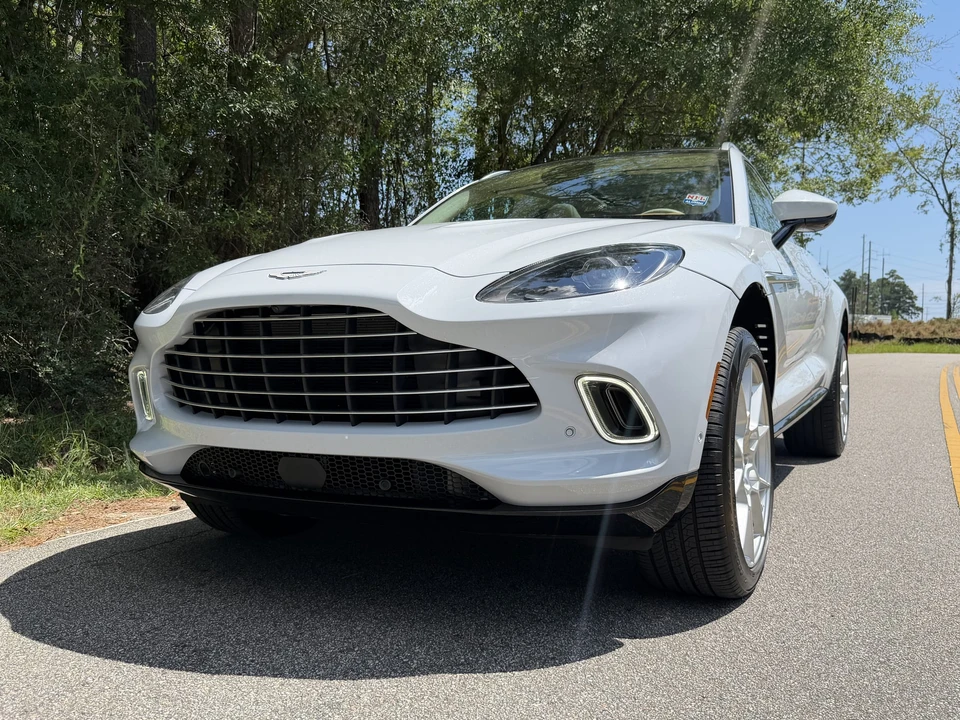 2021 Aston Martin DBX - Image 17 of 31