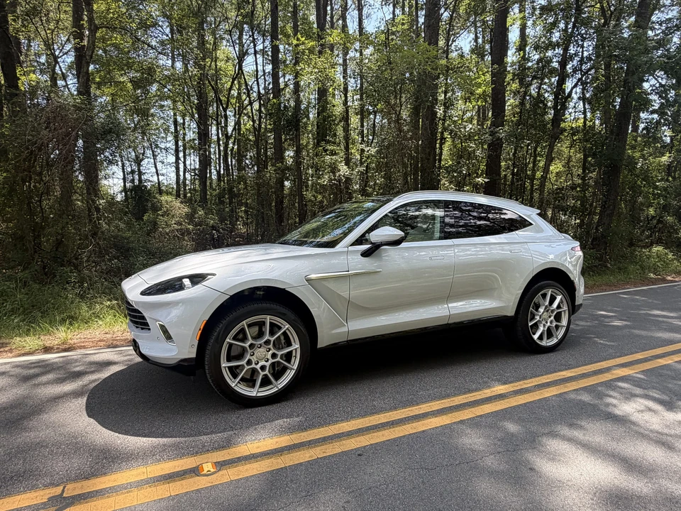 2021 Aston Martin DBX - Image 2 of 31