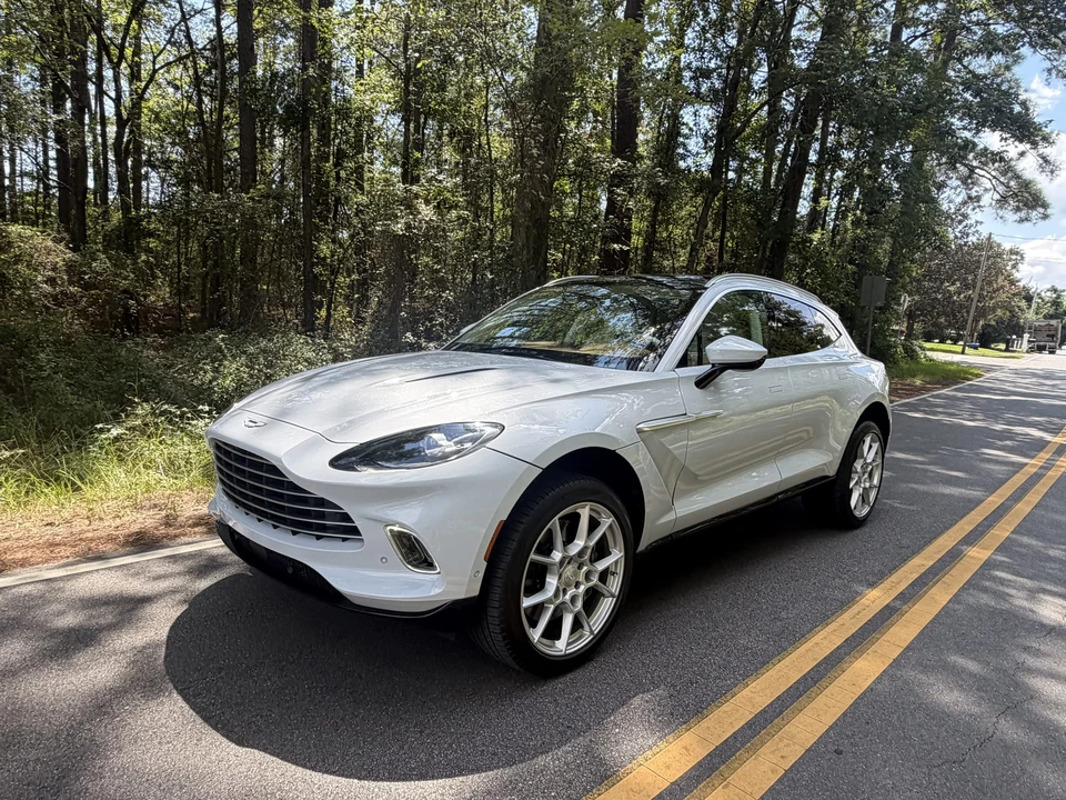 2021 Aston Martin DBX - Image 8 of 31