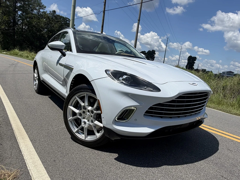 2021 Aston Martin DBX - Image 28 of 31