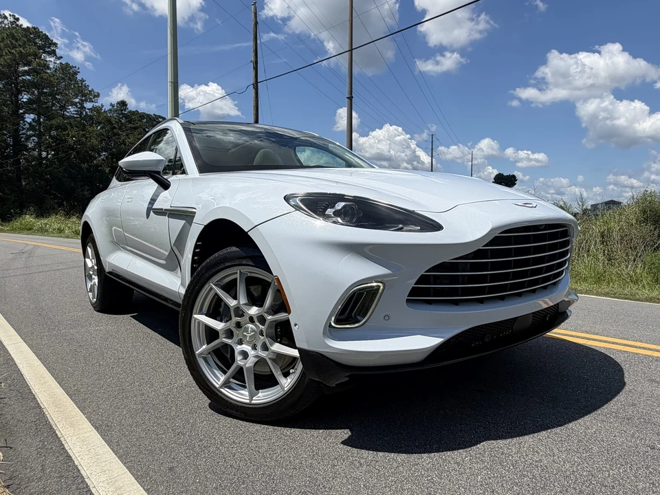 2021 Aston Martin DBX - Image 27 of 31